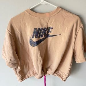 Nike cropped tee (M)